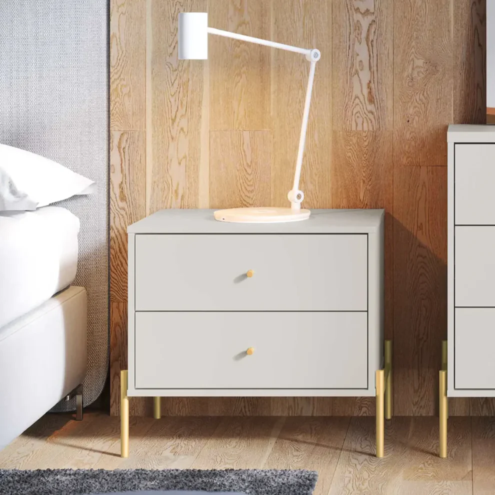 02_-Mesa_de_Cabeceira_2_Gavetas_Jasper_64_cm_-_Branco_c__Dourado-_Ambientada